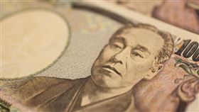 日本政府與執政黨為因應武漢肺炎疫情可能對經濟造成的影響，正在研議發放每人1萬2000日圓以上現金。（圖取自PAKUTASO圖庫）