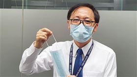 疫情擴散  牧德研發滅菌口罩專利面對疫情擴散，牧德科技董事長汪光夏研發「可攜式滅菌口罩結構」專利送件，盼拋磚引玉，攜手科技界和政府單位找出解方。中央社記者江明晏攝  109年3月18日