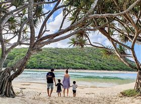 ▲周董和老婆昆凌，一家四口在澳洲渡假中。（圖／翻攝自周杰倫IG）