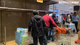  大潤發,衛生紙,搶購,武漢肺炎 圖／廖俐惠攝影