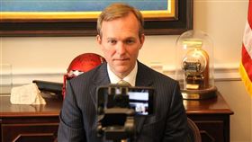 民主黨籍眾議員麥克亞當斯18日晚間宣布確診感染武漢肺炎。（圖取自twitter.com/RepBenMcAdams）