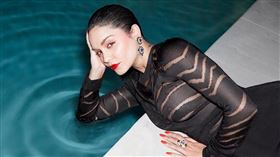 凡妮莎哈金斯近期尺度越來越大膽。（圖／翻攝自凡妮莎哈金斯IG）