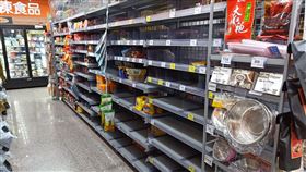 新北市，新莊，大賣場，武漢肺炎，衛生紙，泡麵，搶購，記者游承霖攝影