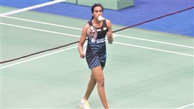 疫情蔓延場地關閉  印度羽球好手辛度無法練習印度女子羽球好手辛度從全英公開賽結束返回印度後，自主隔離14天，但最大的問題是她平日接受培訓的學院因武漢肺炎疫情關閉，沒地方練習。圖為辛度參加2018年印度公開賽事。中央社記者康世人新德里攝　109年3月19日