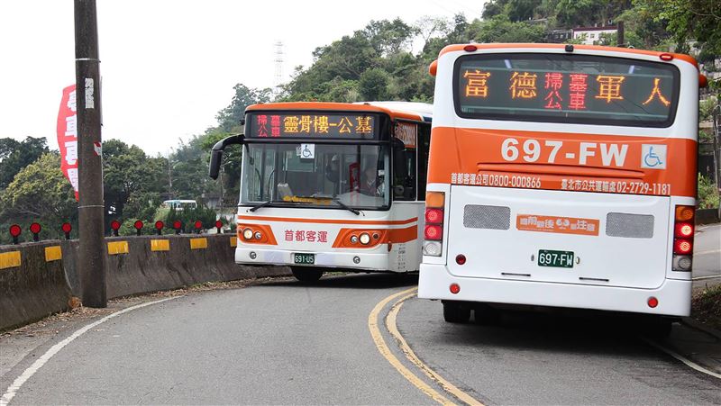 防疫　戴口罩才能搭北市掃墓公車
