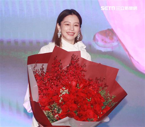 徐若瑄加盟索尼巧遇生日老公送花祝福