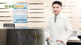 王俊琪醫師指出， SMILE全飛秒近視雷射可降低術後暫時性乾眼症狀，更適合有運動習慣、長期配戴隱形眼鏡眼睛偏乾，或是常戴彩色放大片的民眾。