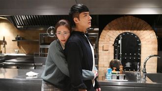 搶長官男人　張景嵐環抱他示愛獻初次