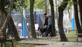氣象局表示，20日水氣減少，東半部地區有局部短暫雨，北部逐漸轉為多雲，中南部則是多雲到晴天氣。（中央社檔案照片）