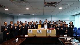 慈濟慈善事業基金會陸續捐贈6,000個口罩，均全數提供各機場、港口移民官使用。（圖／慈濟慈善事業基金會提供）