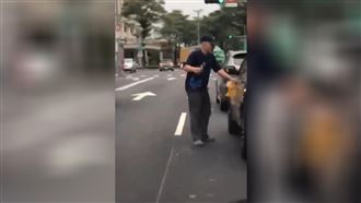 快訊／鳳山驚傳隨機砍人？驚悚畫面曝