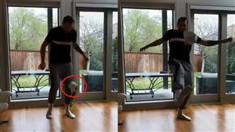 影／衛生紙買不到？金童拿來當足球踢