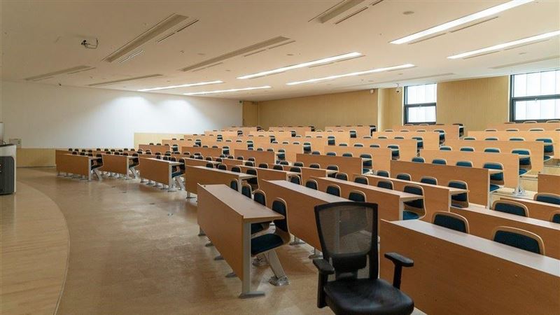 教授稱「女生不想辛苦去搖屁股」她傻眼了