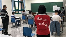 身障升大專甄試  考生座位拉開距離109學年度身心障礙學生升學大專校院甄試20日登場，因應2019冠狀病毒疾病（COVID-19，俗稱武漢肺炎）疫情，考生座位間距拉開，確保安全。（教育部提供）中央社記者陳至中台北傳真  109年3月20日