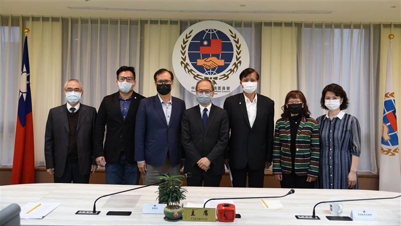 助僑胞抗疫　僑委會爭取口罩及紓困