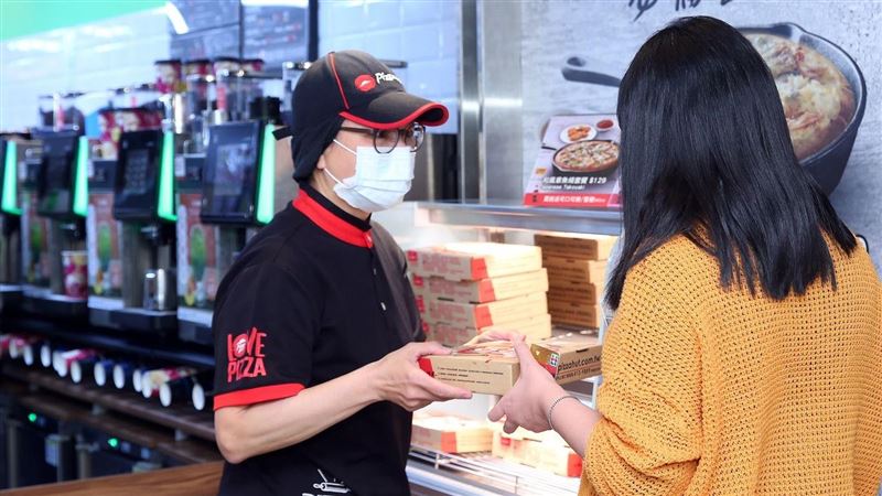 必勝客萬份個人披薩　醫護人員免費吃