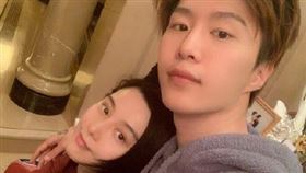 范丞丞上節目爆料范冰冰幼時遭爸媽衣架雙打。（圖／翻攝自微博）