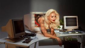 圖／翻攝自Playboy臉書
https://www.facebook.com/pg/playboy/posts/?ref=page_internal