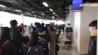 荷留學生返台　直擊旅客穿防護衣登機