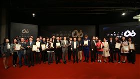 第2屆台灣義行獎頒獎公益傳播基金會主辦第2屆台灣義行獎，20日在台北舉行頒獎典禮，本屆共有12名獲獎者，得獎人並和與會來賓合影留念。（公益傳播基金會提供）中央社記者葉俐緯傳真　109年3月20日