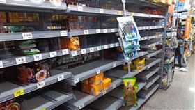 新北市，新莊，大賣場，武漢肺炎，衛生紙，泡麵，搶購，記者游承霖攝影