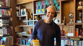 美國主持人安迪科恩（Andy Cohen）也在21日透露自己肺炎檢測得到「陽性」結果。IG