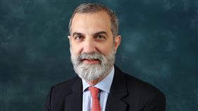 義大利駐台代表：武漢肺炎是紮實壓力測試去年初上任的義大利駐台代表紀大為說，武漢肺炎是紮實的壓力測試，它考驗的不僅是各國社會強韌度、凝聚力，以及政府的應變能力，還有各國彼此間的善意。他說：「義大利不會忘記，在需要協助的時刻，誰曾對她伸出同情之手，而誰沒有，無論在歐洲境內或境外。」（義大利駐台代表處提供）中央社記者陳韻聿傳真　109年3月21日