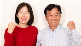 前南庄鄉長涉賄當選無效　妻子羅春蓮補選勝出前苗栗縣南庄鄉鄉長邱梓增（右）涉賄選買票遭法院判決當選無效定讞，21日舉行鄉長補選，結果由邱梓增的妻子羅春蓮（左）當選。（翻攝畫面）中央社記者魯鋼駿傳真　109年3月21日