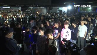 避成破口　警方戴口罩、手套夜店臨檢