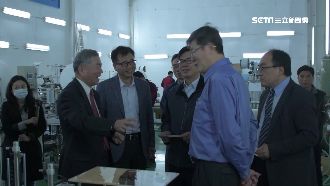 經長假日不停歇　邀廠商喝咖啡喬產線