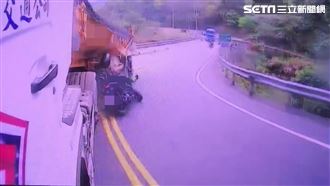 重機過彎失速撞砂石車　遭捲拖行爆頭