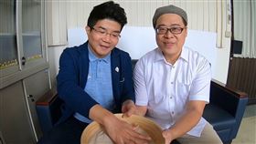 屏大教師錄製影片　教大眾抗疫武漢肺炎疫情持續升溫，屏東大學科普傳播學系主任鄧宗聖（右）、助理教授張耀仁（左）成立「寶寶寶＆喵喵喵」頻道，錄製影片教大眾抗疫與紓解情緒。中央社記者郭芷瑄攝　109年3月23日