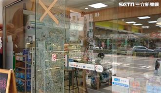 搶買口罩撞破玻璃門　藥局暖舉網讚爆