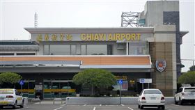 嘉義航空站：機場10年來未發生鳥擊事件交通部民用航空局公告機場四周禁止飼養飛鴿。嘉義航空站主任葉政勳表示，發現違規一定開罰，嘉義機場10年來都未曾發生鳥擊事件。中央社記者蔡智明攝　109年3月23日