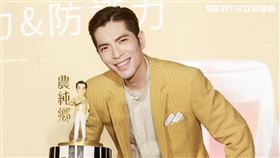 蕭敬騰喝雞精保持身體最佳狀況，提前過生日。（記者邱榮吉/攝影）