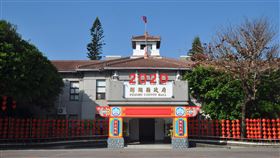 武漢疫情嚴峻  澎縣府將實施異地辦公武漢肺炎（2019冠狀病毒疾病、COVID-19）疫情嚴峻，澎湖縣長賴峰偉23日指示，為分散風險，維持縣府正常運作，25日起實施異地辦公方案，避免一人確診癱瘓縣府正常運作。（澎湖縣政府提供）中央社  109年3月23日