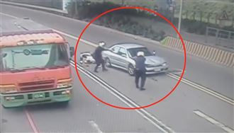 連開12槍緝拿悍匪　驚險逮人畫面曝