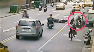 酒駕男拒檢逃　警徒手拉機車慘被拖行