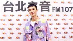 Hit Fm聯播網提供 李英宏水喔！李英宏《水哥2020》融合在地文化帶動新台流 因應疫情考慮線上直播 李英宏：來個水族箱演唱會吧！馬念先爆料！ 李英宏專輯拖四年背後秘辛竟是砍掉重練？