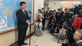 交通部長林佳龍受訪。（圖／記者陳宜加攝影）