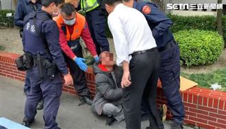 快訊／男子持刀闖立院　警方壓制送醫