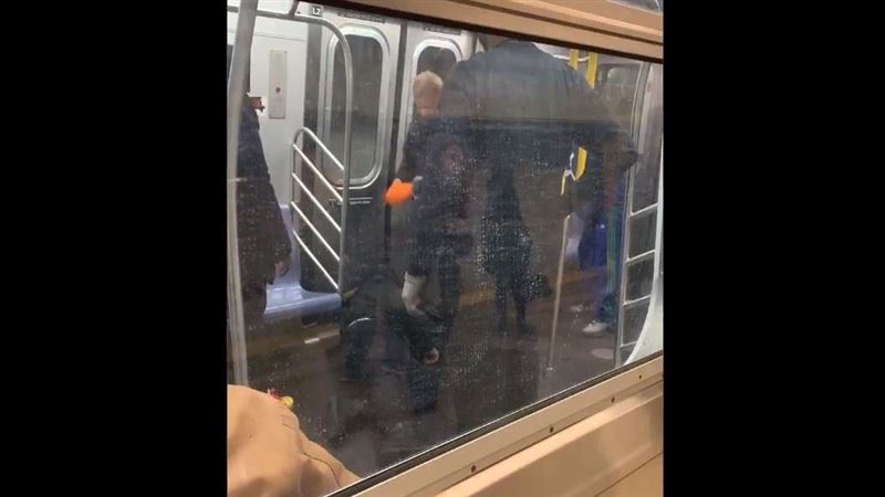 大力喘氣後倒地！紐約男：武肺是真的