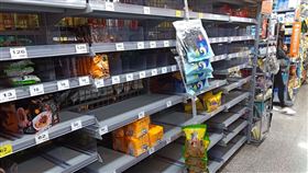 新北市，新莊，大賣場，武漢肺炎，衛生紙，泡麵，搶購，記者游承霖攝影