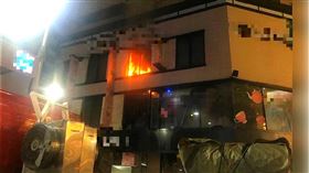 高雄,婚紗店,火警,廣告燈箱（圖／翻攝畫面）