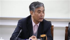 陸專家回顧疫情初始：專家組沒見到湖北主要官員中國疾病預防控制中心流行病學首席科學家曾光24日表示，武漢肺炎疫情初始階段，國家衛健委高級別專家組到武漢調查，沒有見到省市主要官員，專家組的建議沒有及時被聽到。圖為曾光在赴武漢調查後的隔天、1月20日，在北京的記者會上回答提問。（中新社提供）中央社  109年3月24日