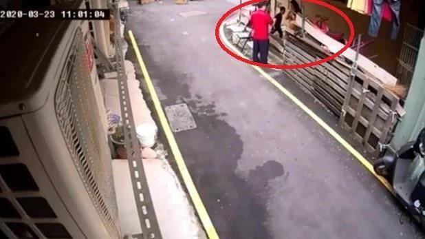 妻小檢疫期出門被檢舉　夫竟當街咆哮