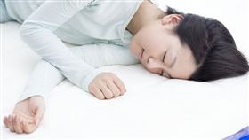睡眠品質是提升自身免疫力的關鍵因素。（圖／廠商提供）