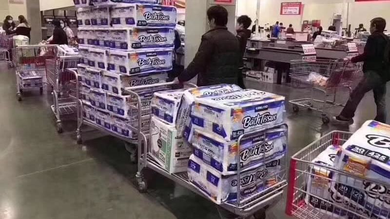 澳2賊闖4超市　爽搶500捲衛生紙