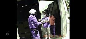 驚世夫妻組！遊荷返台不顧居檢　夫外出談生意妻上市場（圖／翻攝畫面）