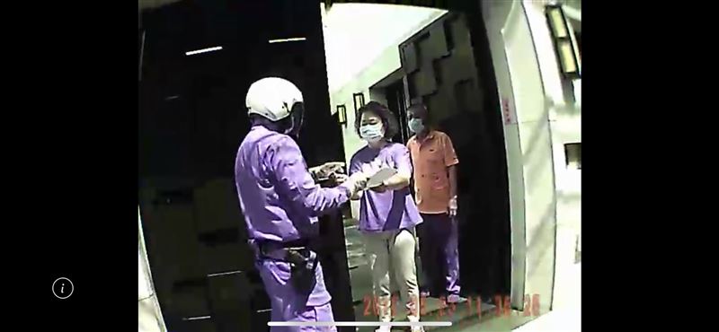 居檢又見趴趴造！夫談生意妻上菜市場